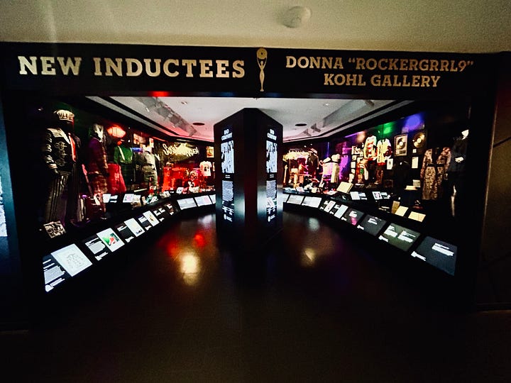 exhibits, display, floor, windows, signs