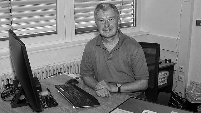 Am Arbeitsplatz: Arno Wagner. Er wollte Eltern und Schülern zeigen, dass auch Hauptschüler beruflich erfolgreich sein können. Das Bild ... Am Arbeitsplatz: Arno Wagner. Er wollte Eltern und Schülern zeigen, dass auch Hauptschüler beruflich erfolgreich sein können. Das Bild ...