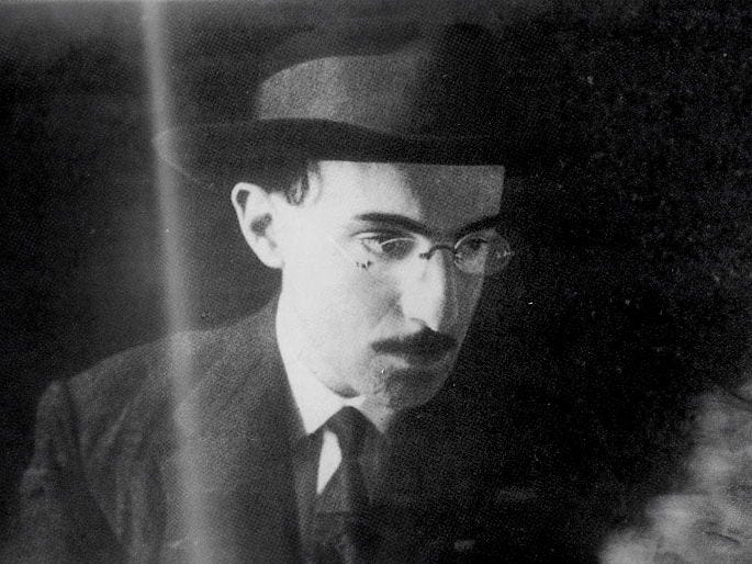 Fernando Pessoa: biografia, obras, heterônimos e poemas - Toda Matéria