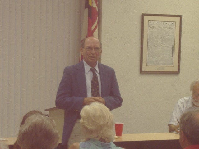 Congressman Wayne Gilchrest speaks before the Wicomico County Republican Club, August 27, 2007. Congressman Wayne Gilchrest speaks before the Wicomico County Republican Club, August 27, 2007.