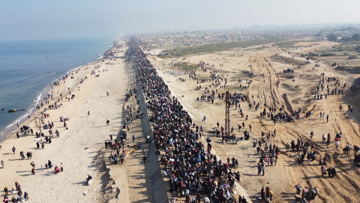 Miles de palestinos vuelven a sus casas en el norte de Gaza tras el nuevo acuerdo con Israel Miles de palestinos vuelven a sus casas en el norte de Gaza tras el nuevo acuerdo con Israel