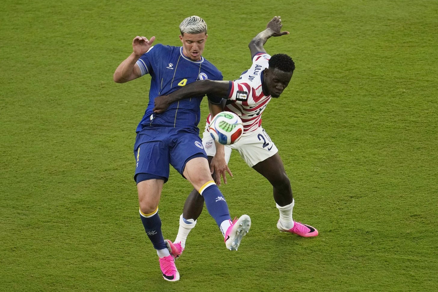 Reasons U.S. World Cup star Folarin Balogun's red card doesn't sit right |  The Seattle Times