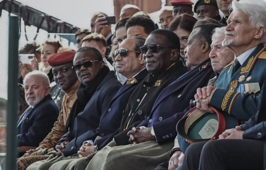 Grupo de pessoas sentadas

O conteúdo gerado por IA pode estar incorreto.