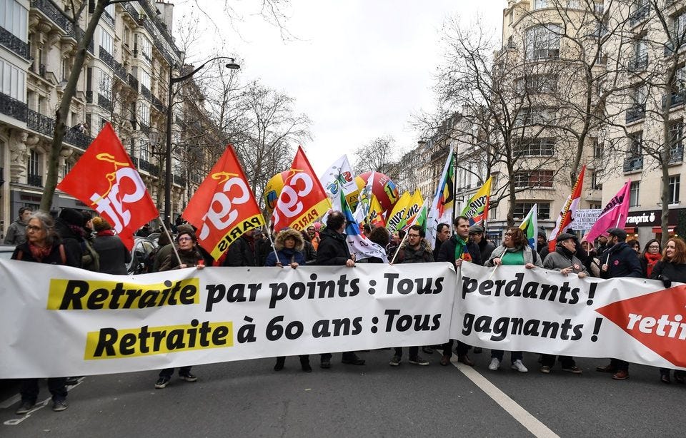 Réforme des retraites : Plusieurs milliers de manifestants défilent à Paris
