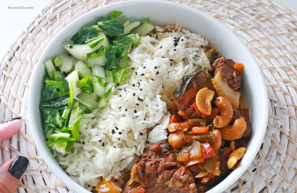 🥩 Carne en Salsa con Merey, arroz blanco y bok choy