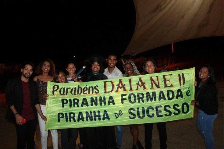 Pin de Juliana Ribeiro em presente | Parabéns pela formatura, Faixa para  formatura, Formatura engraçada