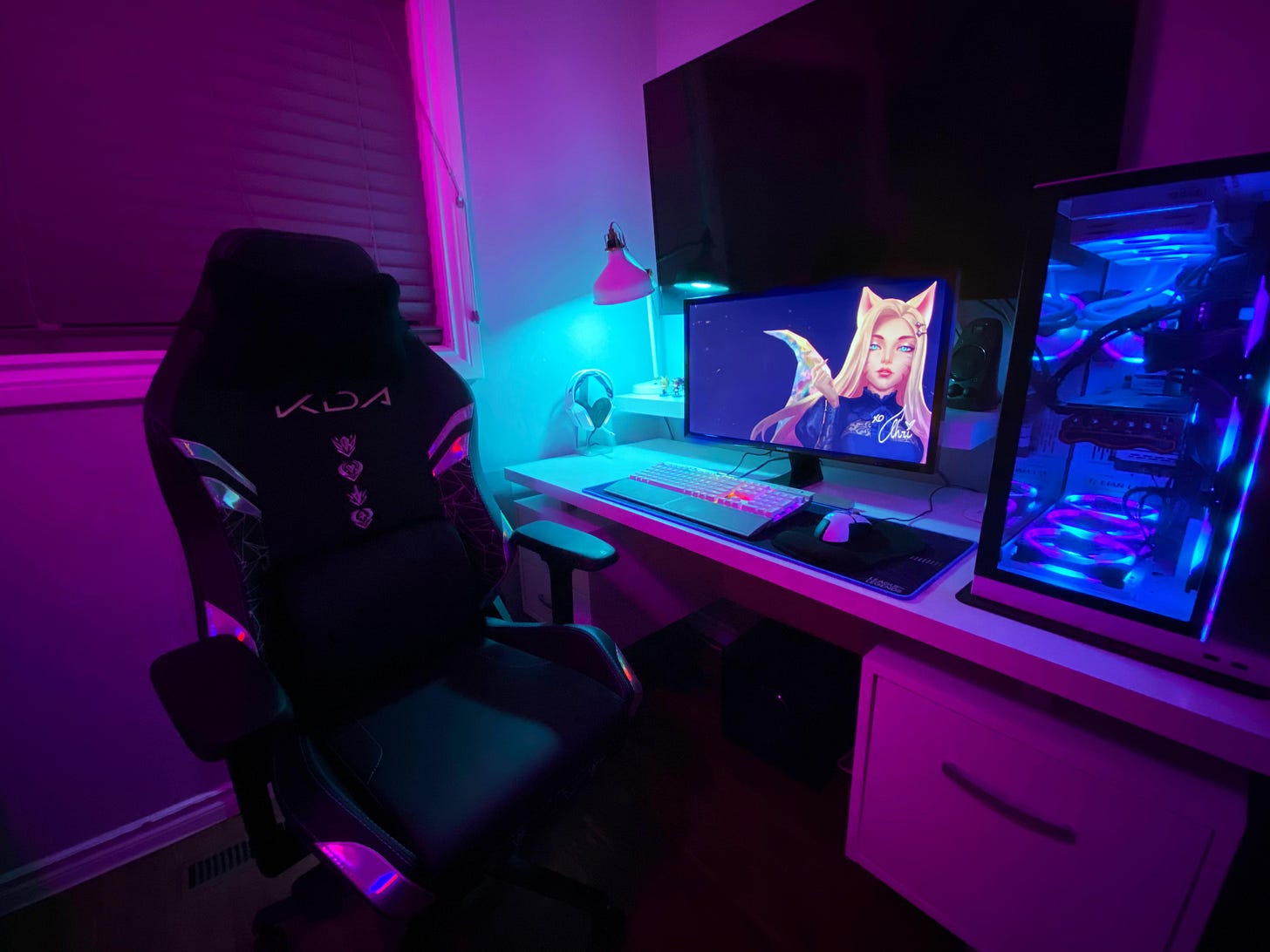 r/KDA - The new K/DA ALL OUT #SecretLab Chair Completes my setup