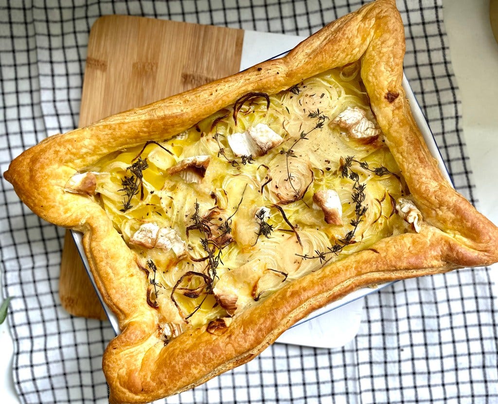 Tartă fină cu cartofi și Camembert Tartă fină cu cartofi și Camembert