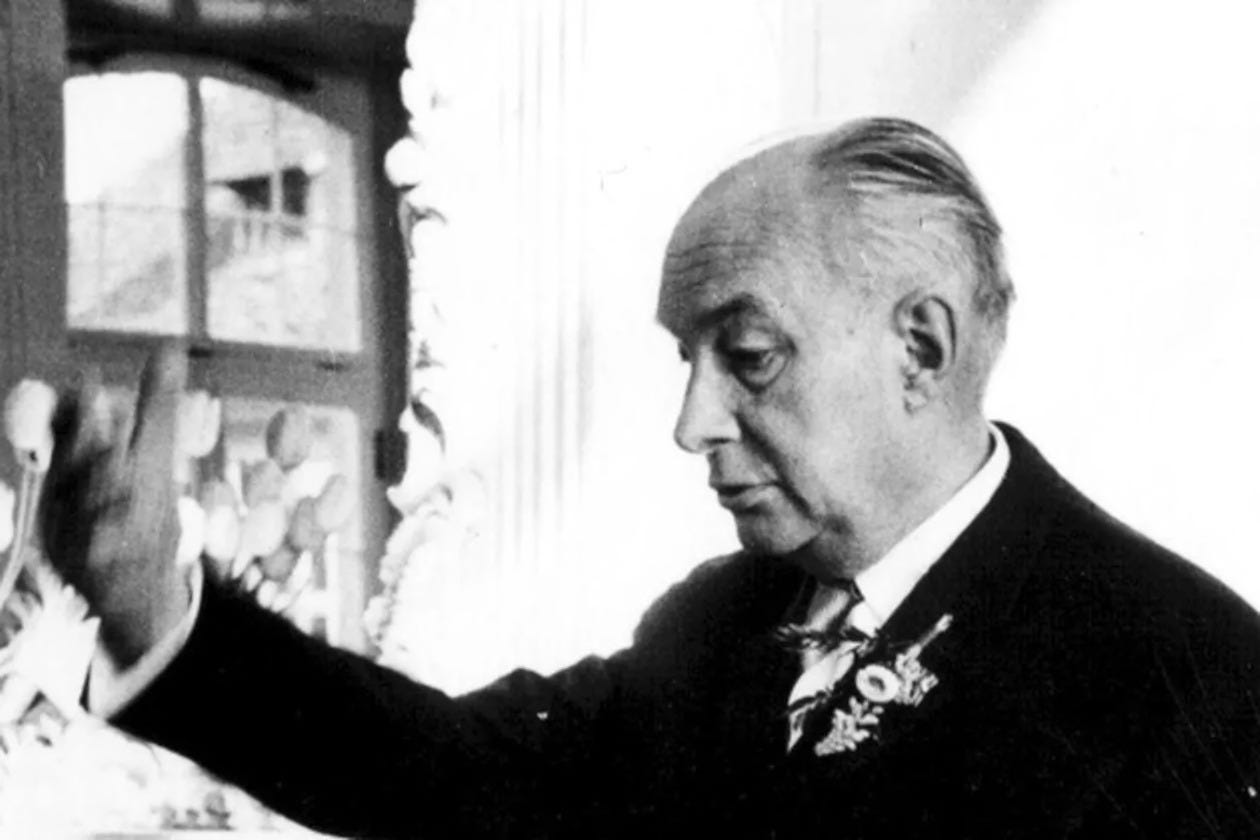 Alexander Rüstow standing and giving a speech. Alexander Rüstow standing and giving a speech.