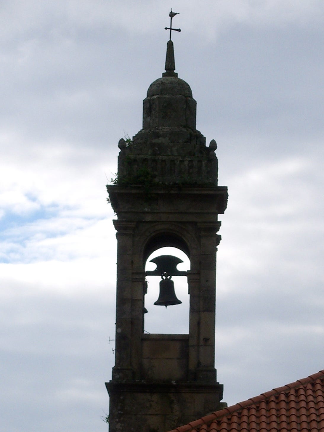 Why does do church bells chime every fifteen minutes?