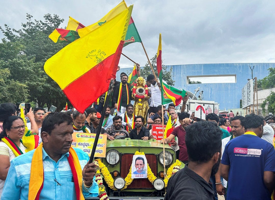 Indian farmers gather in a colorful and large-scale protest addressing water crisis and drought issues in the region