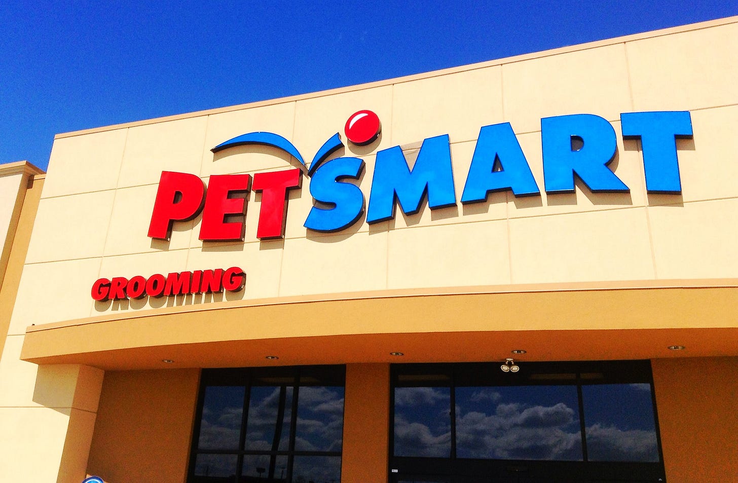 Petsmart sign Petsmart sign