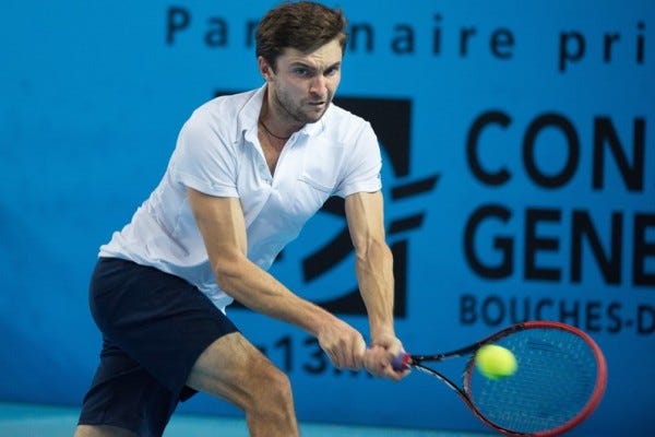 gilles simon ready for gael monfils balls at open 13 atp marseille tennis 2015 gilles simon ready for gael monfils balls at open 13 atp marseille tennis 2015
