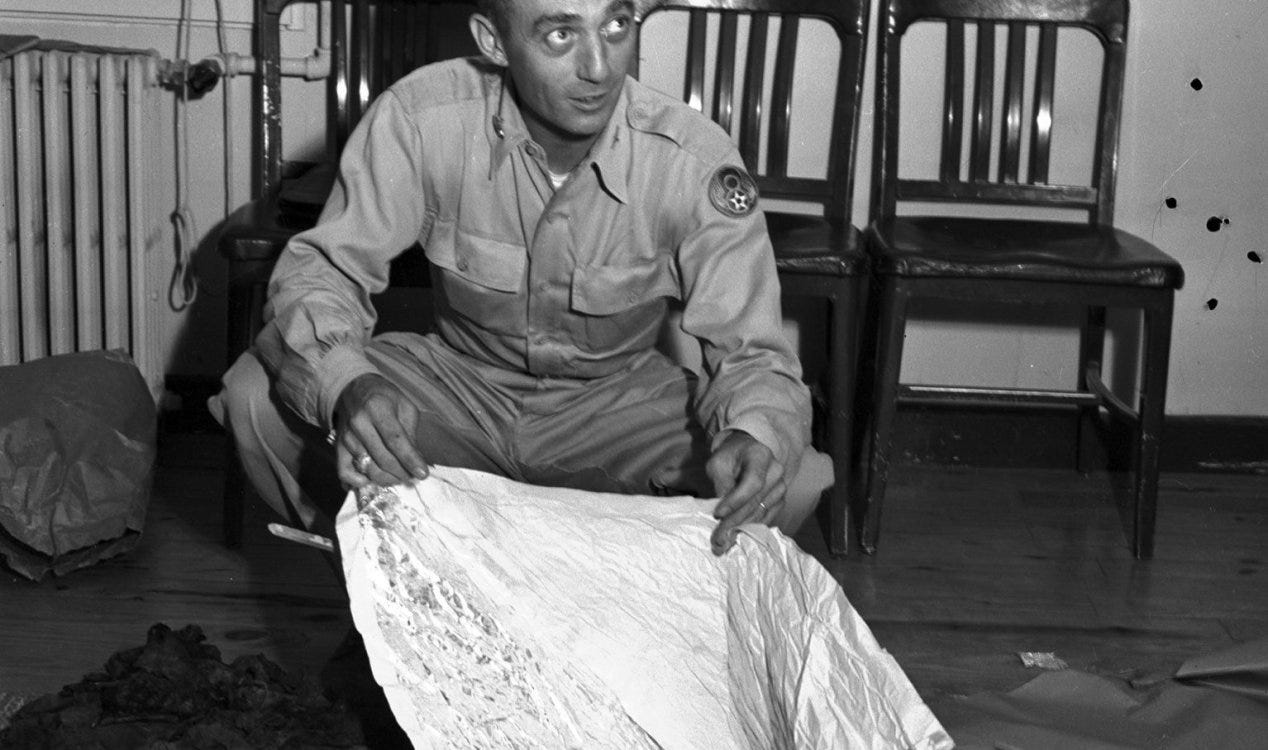 Pentágono publica análise dos destroços do acidente de OVNI em Roswell em 1947. Pentágono publica análise dos destroços do acidente de OVNI em Roswell em 1947.