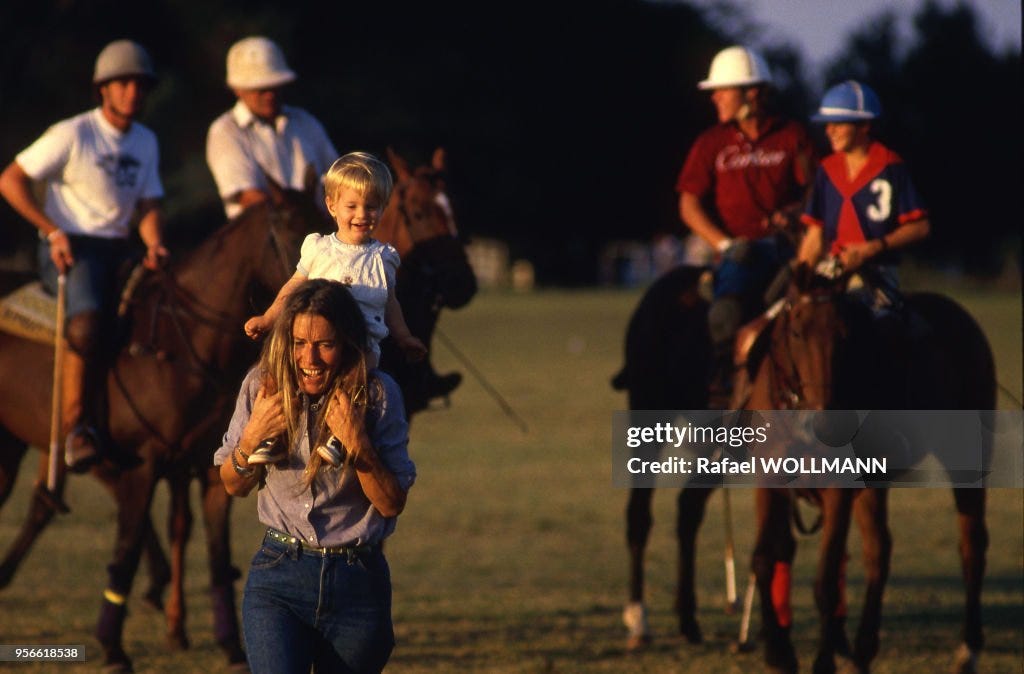 Susan Barrantes sur un terrain de polo