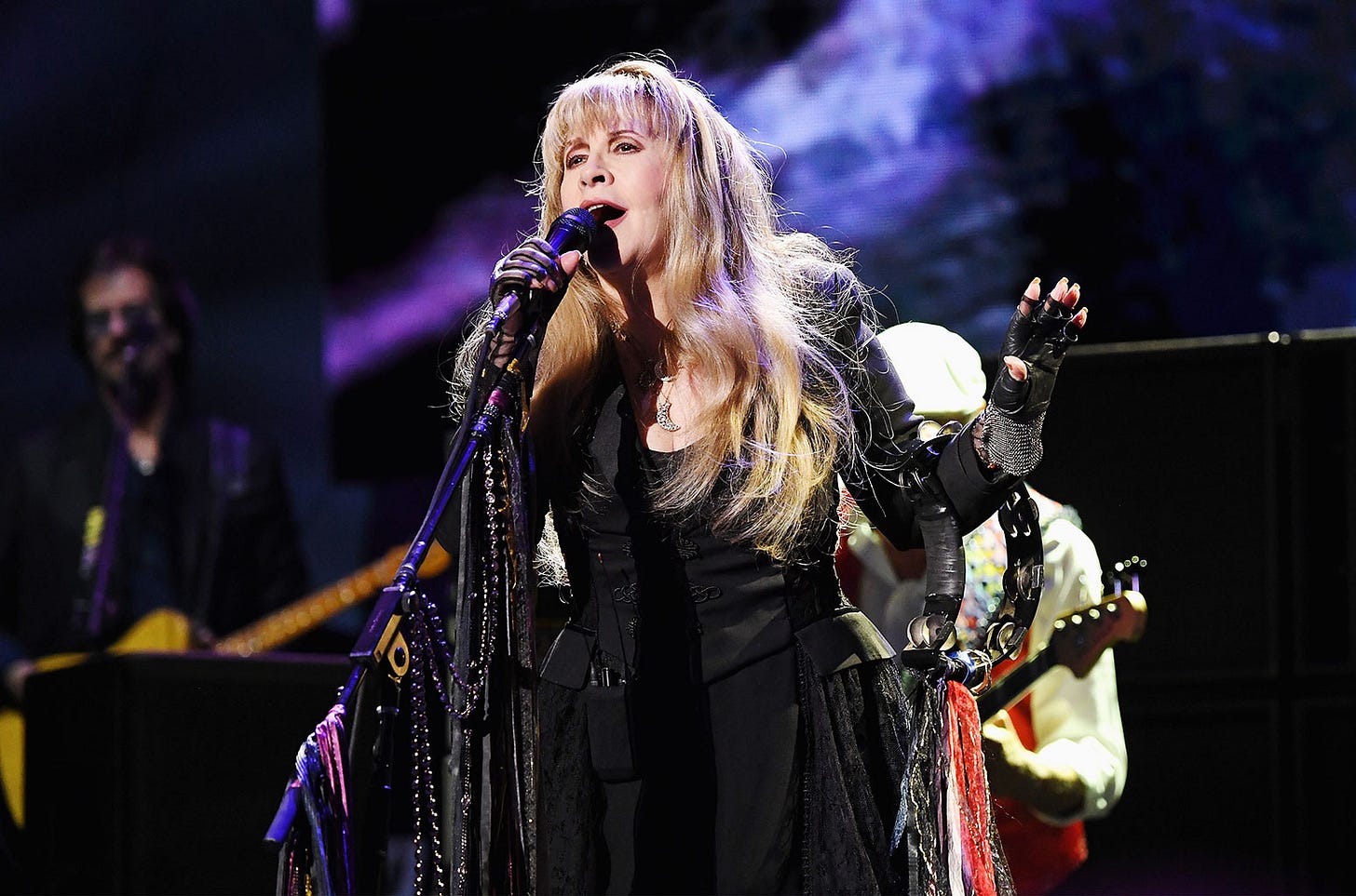 Stevie Nicks Dedicates 'Landslide' To Kit Harington At Fleetwood Mac Show |  Billboard