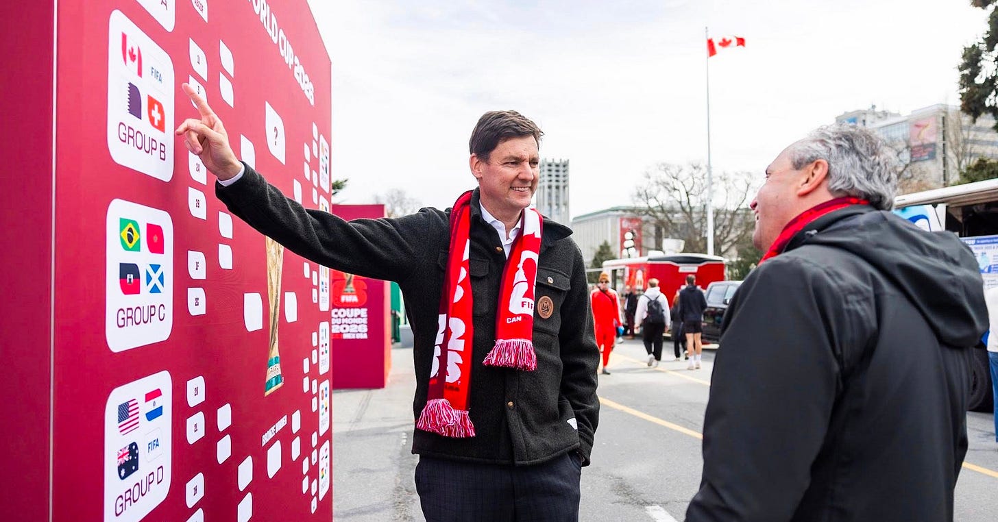 May be an image of one or more people, people playing soccer, crowd and text that says 'GROUR POL 이 POL Gon + GAOUPB GROUPC FIl CAN 黑 ARNOG PIFLA GROUPO GROUPD'