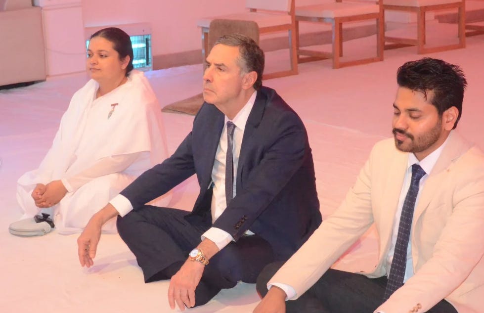 Pessoas de terno e gravata    O conteúdo gerado por IA pode estar incorreto.