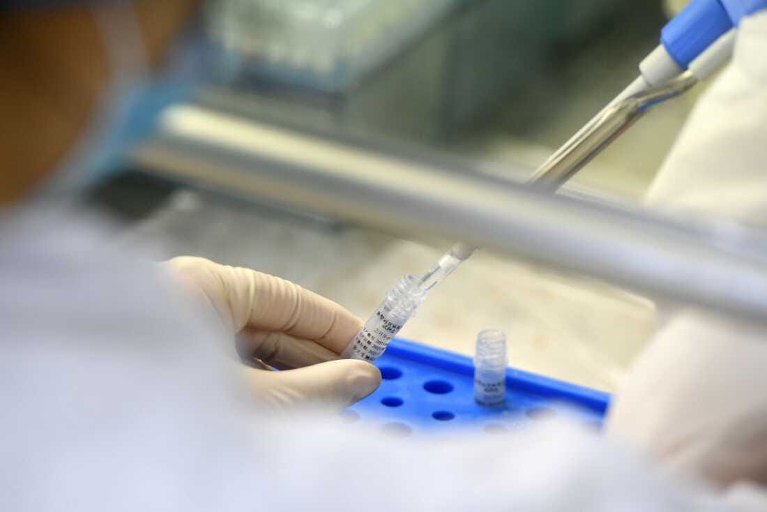An operator works in a lab.