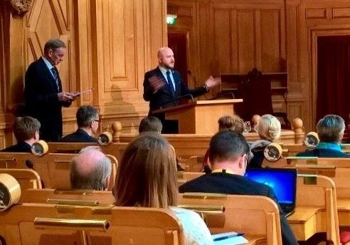 Inledande tal vid eventet för självkörande bilar i riksdagen. Inledande tal vid eventet för självkörande bilar i riksdagen.