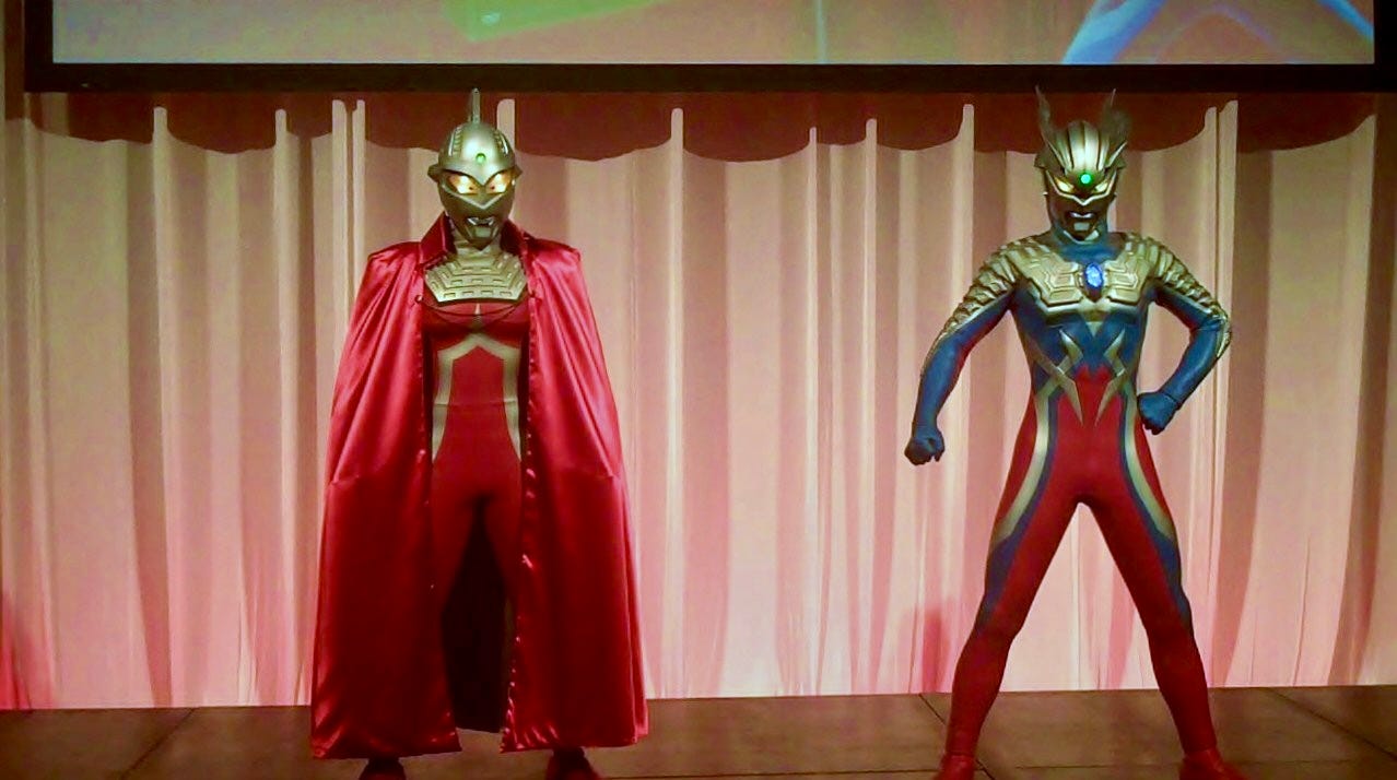 Two people dressed up as Ultraseven and another character from the series, I have no idea which one. Two people dressed up as Ultraseven and another character from the series, I have no idea which one.