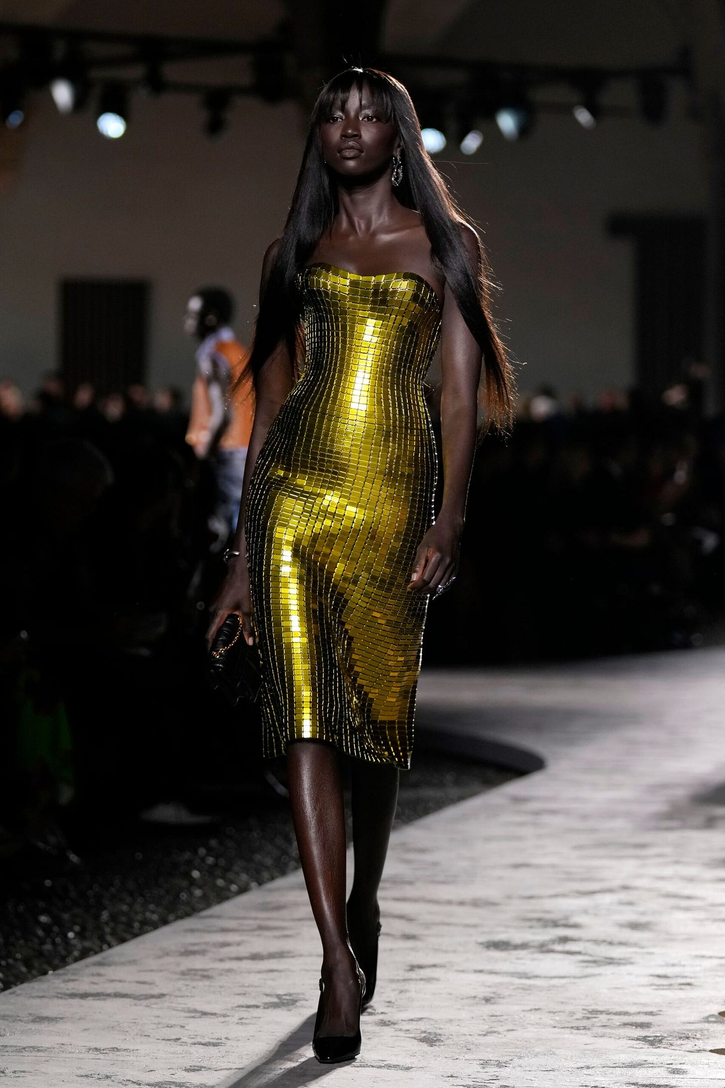 MFW SS25: Versace celebrates the next gen with a playful Y2K collection ...