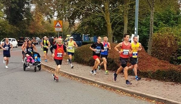 Double buggy runner about to pass me just after halfway