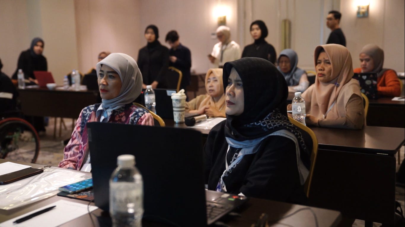 Indonesian women entrepreneurs participating in entrepreneurship training and mentoring programs Indonesian women entrepreneurs participating in entrepreneurship training and mentoring programs