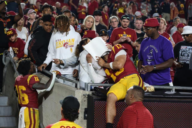 USC's Caleb Williams showed with tears that money isn't everything - Yahoo  Sports