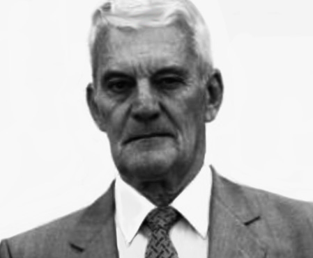 An old white man with a hard face, the face of an askari, a turned guerrilla, and a former Security Police explosives expert