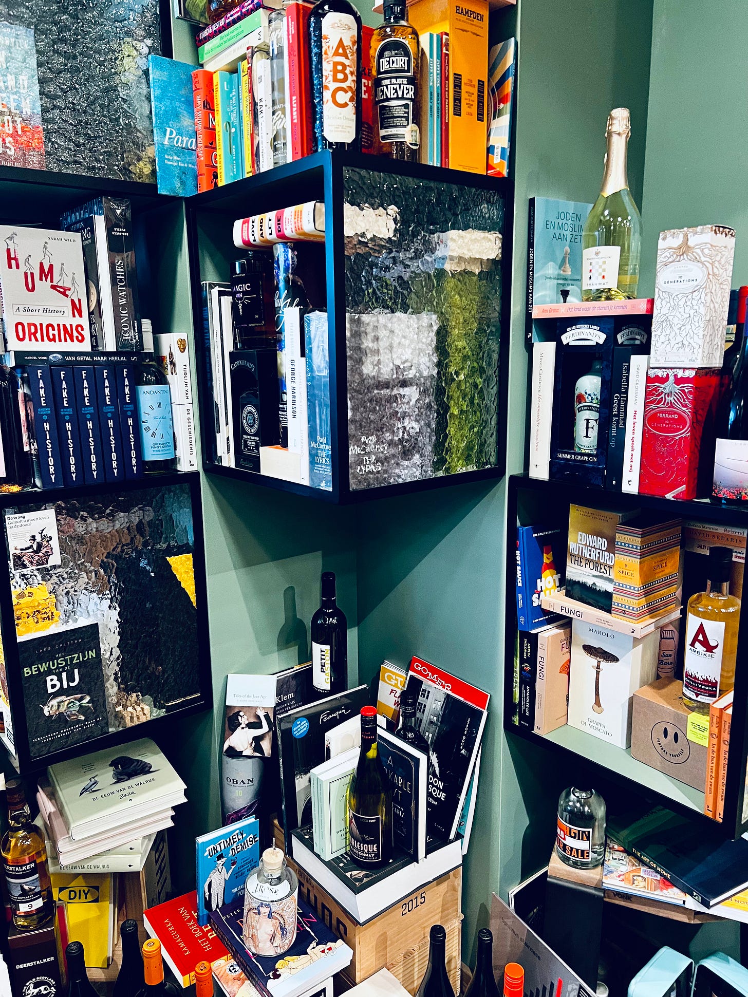 Books & Booze bookstore in Ghent, Belgium