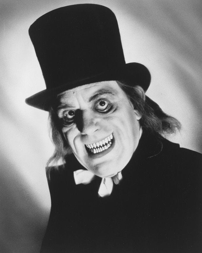 https://upload.wikimedia.org/wikipedia/commons/2/2a/Lon_Chaney_London_After_Midnight_Portrait.jpg