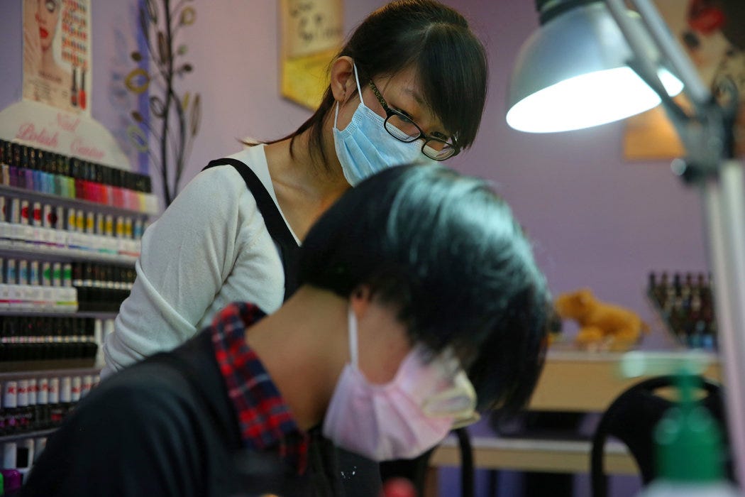 纽约移民美甲师：指尖上的泪与痛- 纽约时报中文网