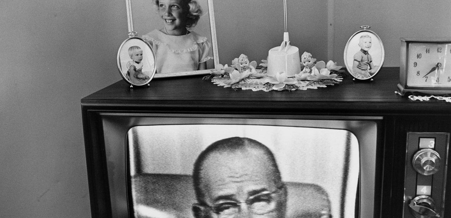 Lee Friedlander's Photos of 1960s TV Sets - The New York Times Lee Friedlander's Photos of 1960s TV Sets - The New York Times