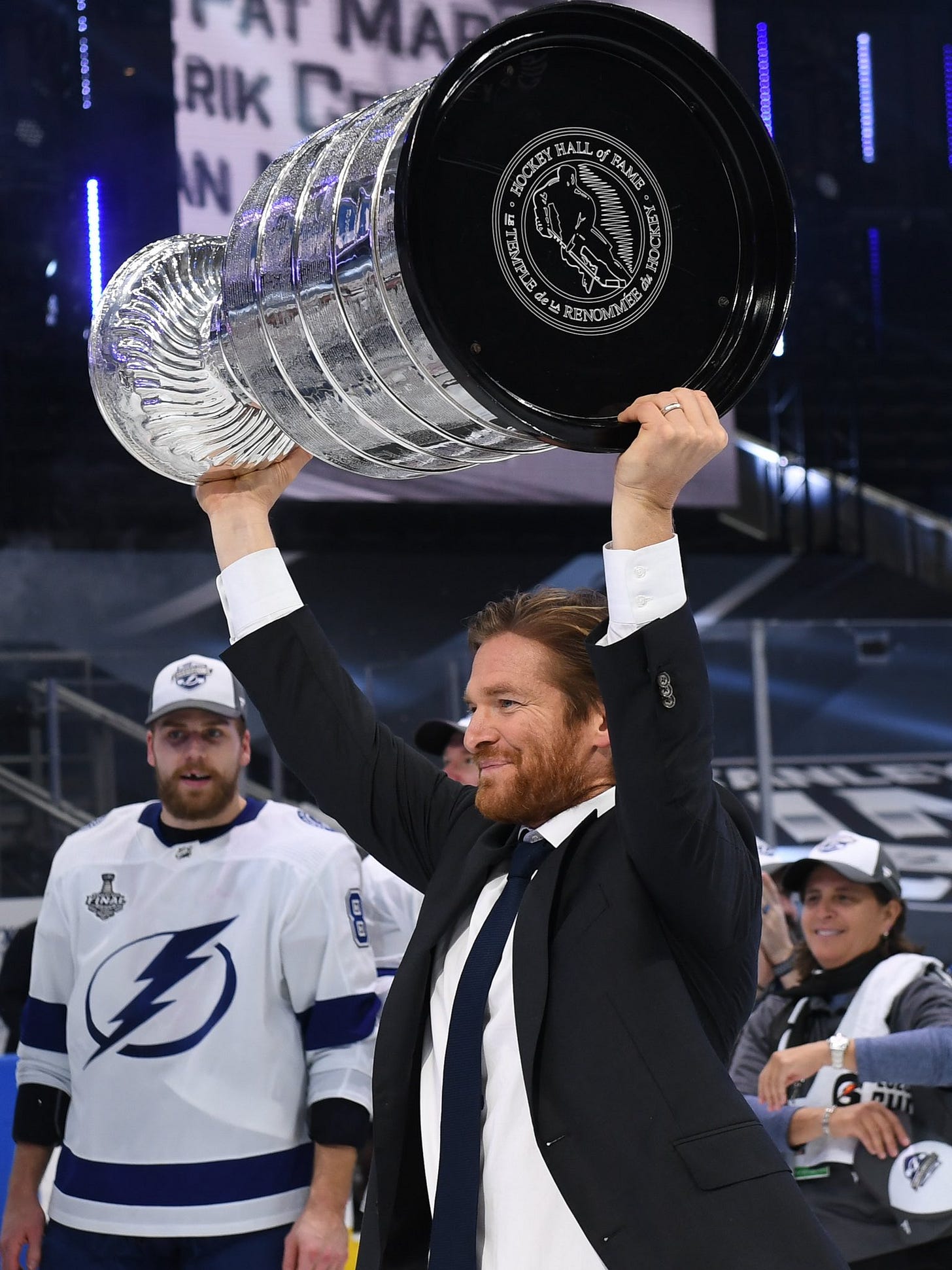 Jeff Halpern lifting the Stanley Cup Jeff Halpern lifting the Stanley Cup