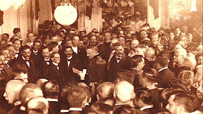 Leonard Wood transfiere el poder a Tomás Estrada Palma, 20 de mayo de 1902. Leonard Wood transfiere el poder a Tomás Estrada Palma, 20 de mayo de 1902.