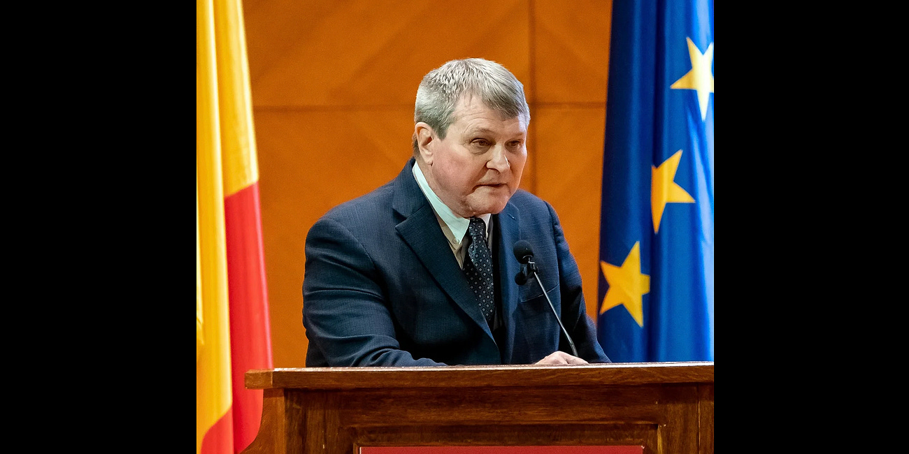 Here is your Expert #1: Steven Hatfill