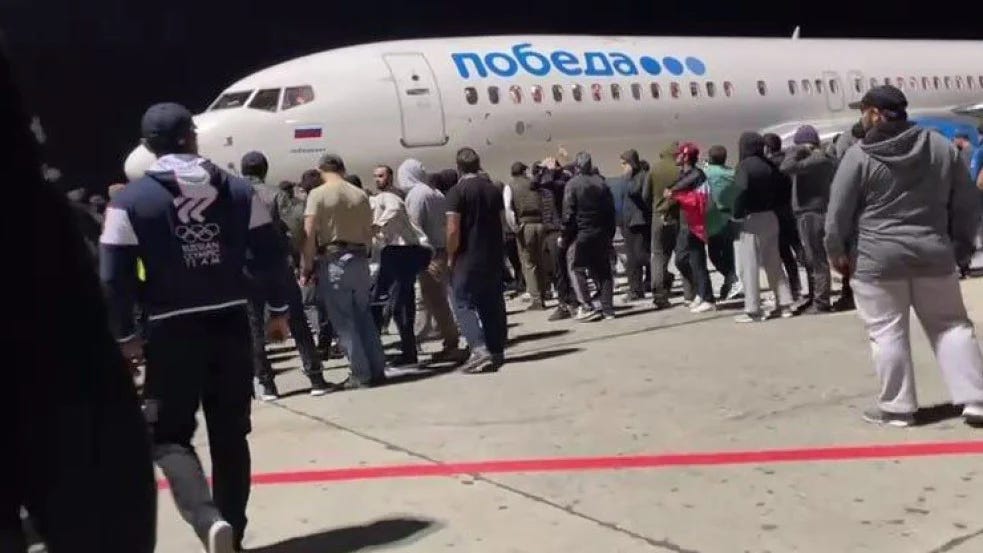 Civilizációk összecsapása: Megrohamozták Dagesztán repülőterét a muszlimok, hogy elkapják a Dubai-ból érkező zsidókat! - Videók