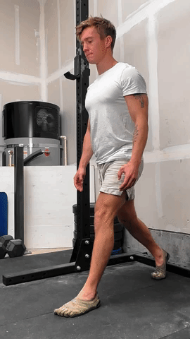 Brian demonstrates deep knee split squats Brian demonstrates deep knee split squats