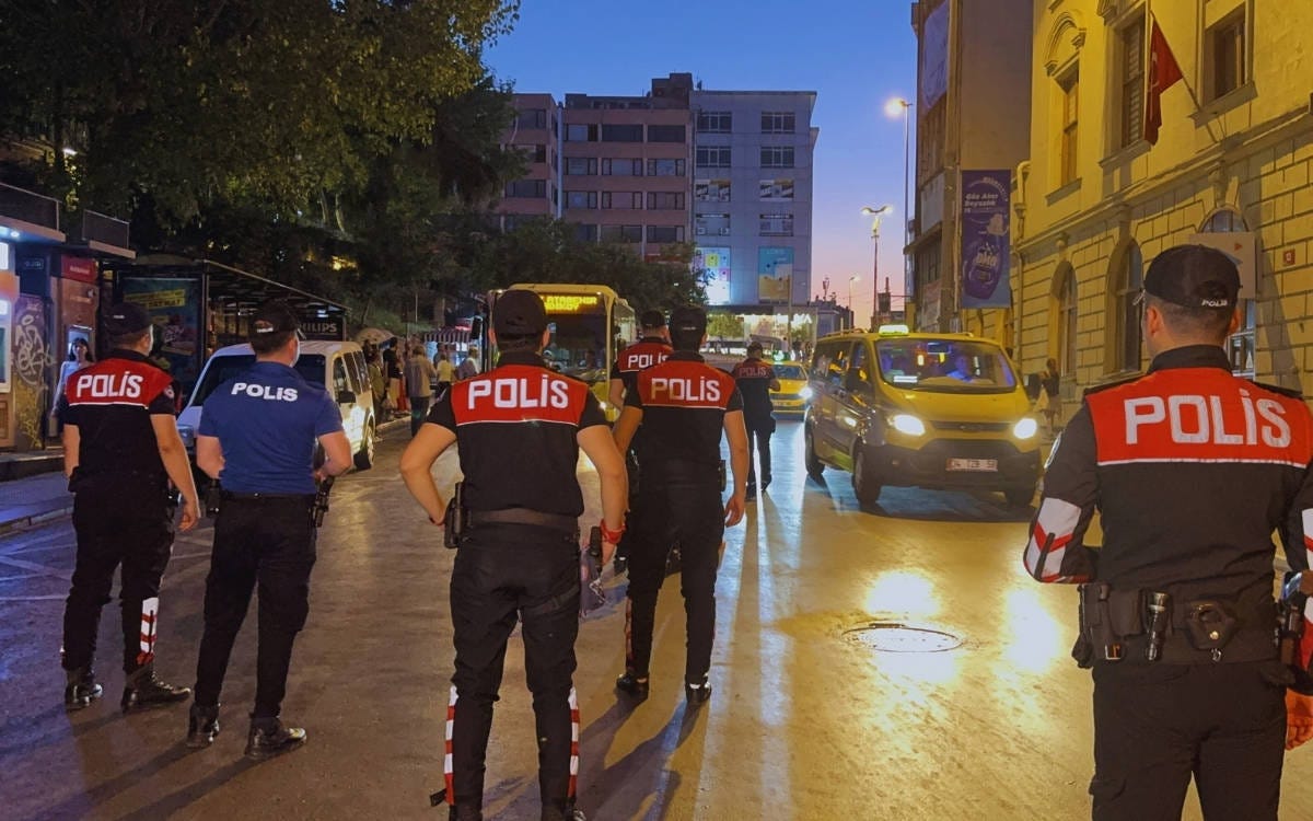 İstanbul police detain 835 during street ID checks overnight