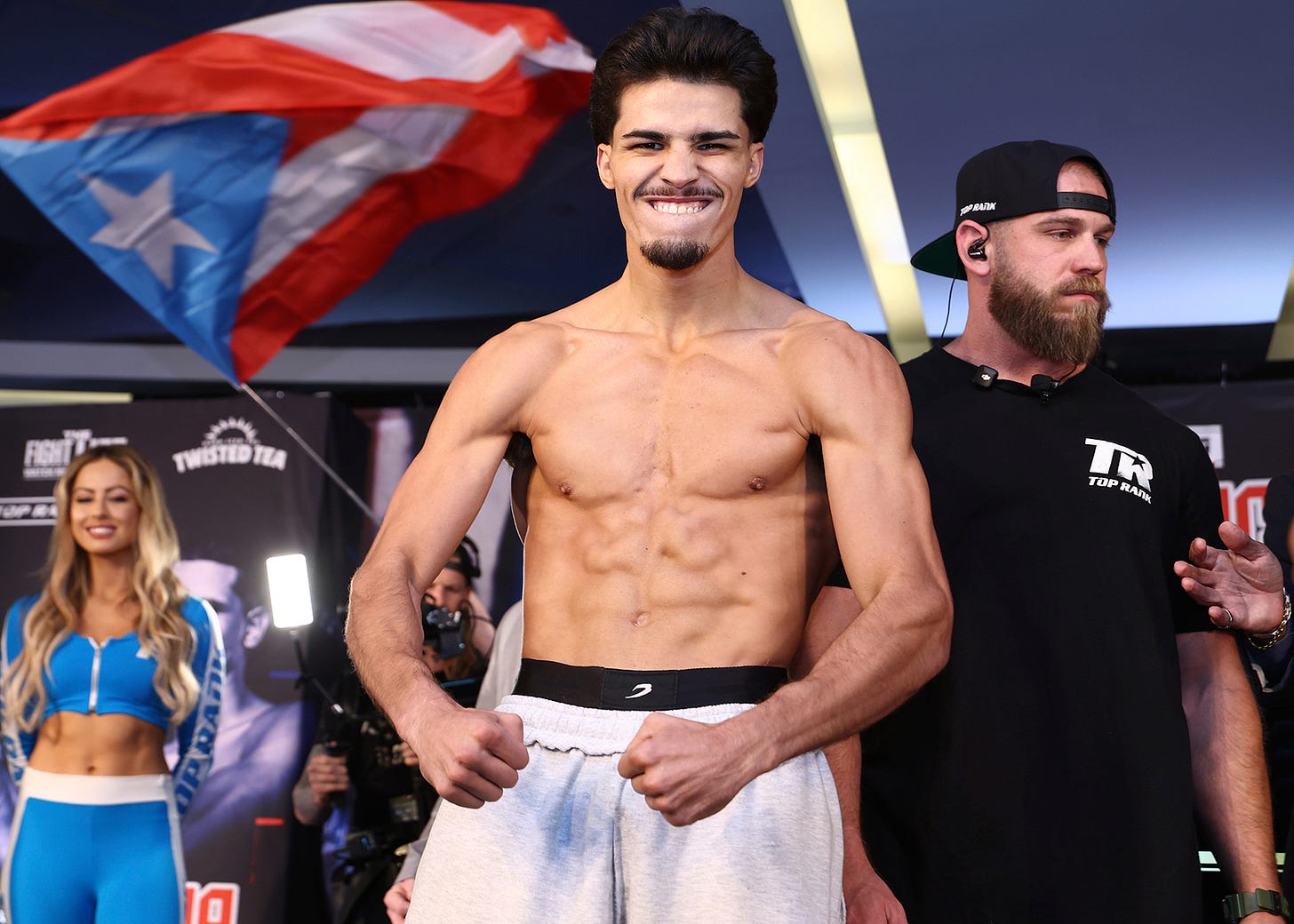 Xander Zayas_flex3.jpg Xander Zayas_flex3.jpg