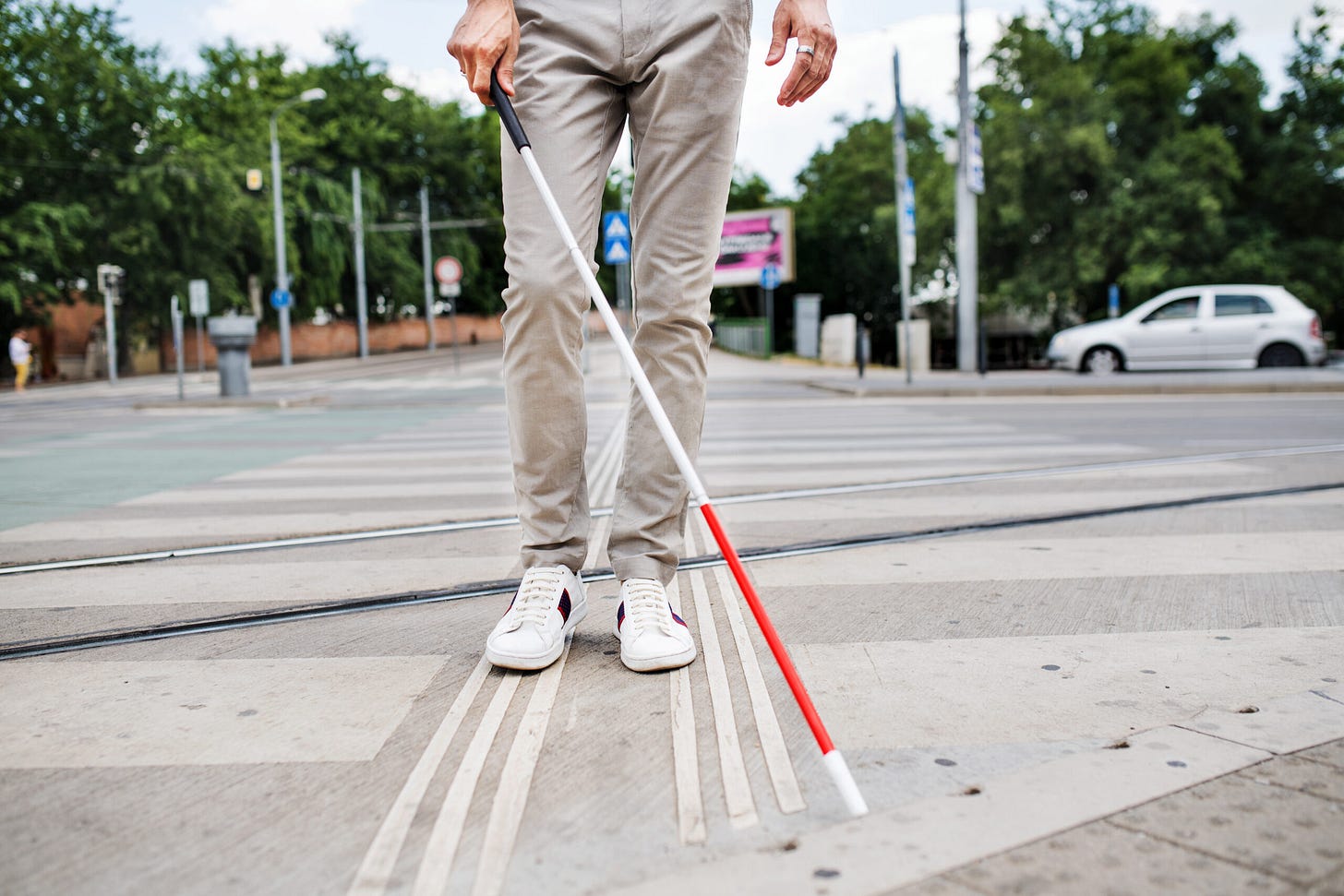 Surprises Contained in the White Cane - OE Patients