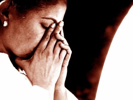 sepia-praying-woman sepia-praying-woman