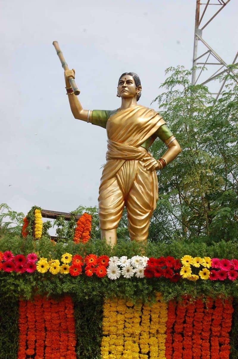 తెలంగాణ తొలి భూ పోరాటం .. ఎగరేసిన ఎర్రని జెండా చాకలి ఐలమ్మ
