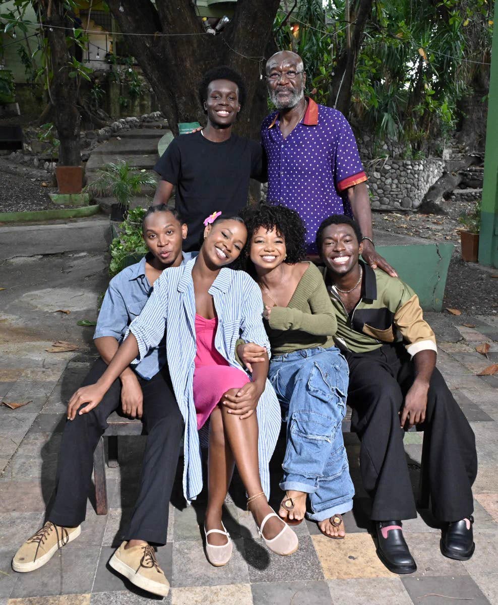 Film Updates on X: "Delroy Lindo with the stars of his directorial debut 'JABARI'S  PEOPLE': • Seyi Andes-Pelum • Rolando Alberts • Shernet Swearine • Zoe  Danielle ChingSang • Sule Thelwell (https://t.co/kXH3xw5z4k)" /