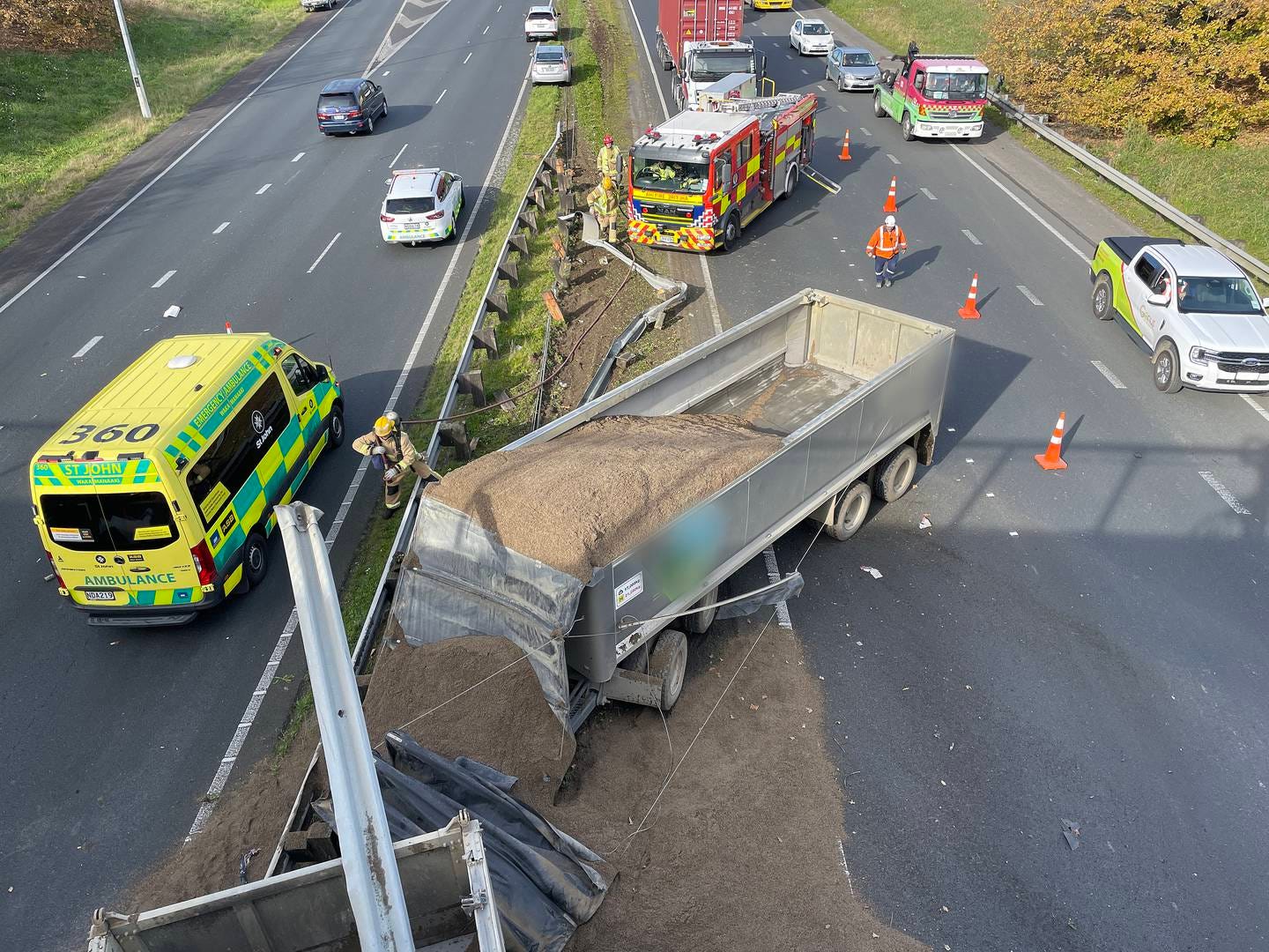 The Southern Motorway is closed in both directions after a truck crash near Drury. Photo / Getty Images