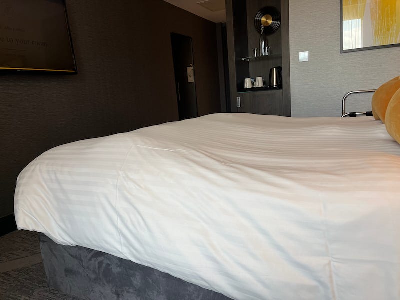 2025-6-22 Hotel Voco Edinburgh bed, photo by author