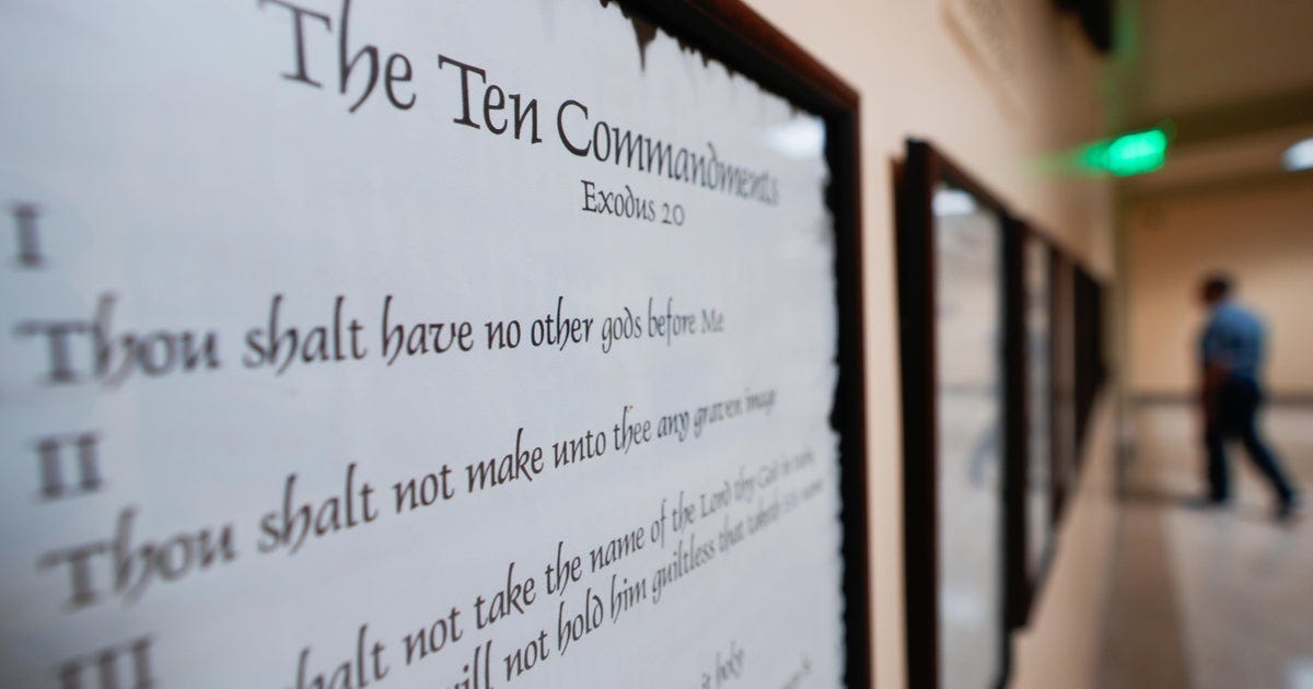 Federal appeals court upholds Texas law requiring Ten Commandments in  classrooms - CBS Texas
