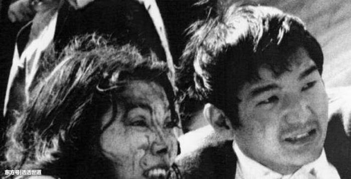 Seiji Katagiri being rescued with a flight attendant. Seiji Katagiri being rescued with a flight attendant.