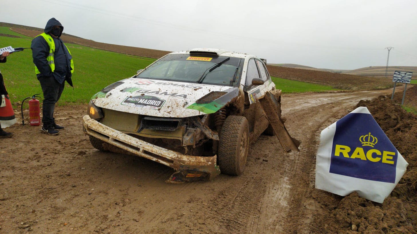 Habéis traído la pala? - by Felipe Cañizares